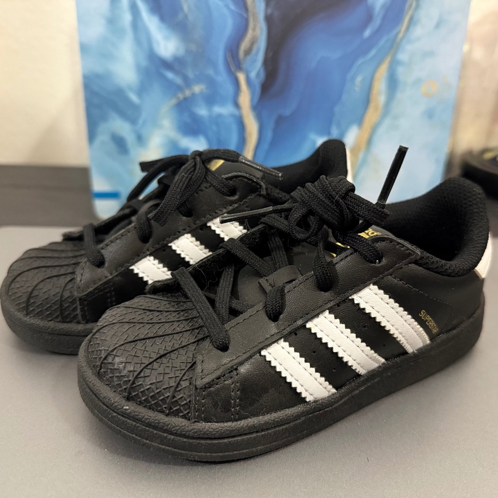 adidas Originals Unisex-Child Superstar Sneaker